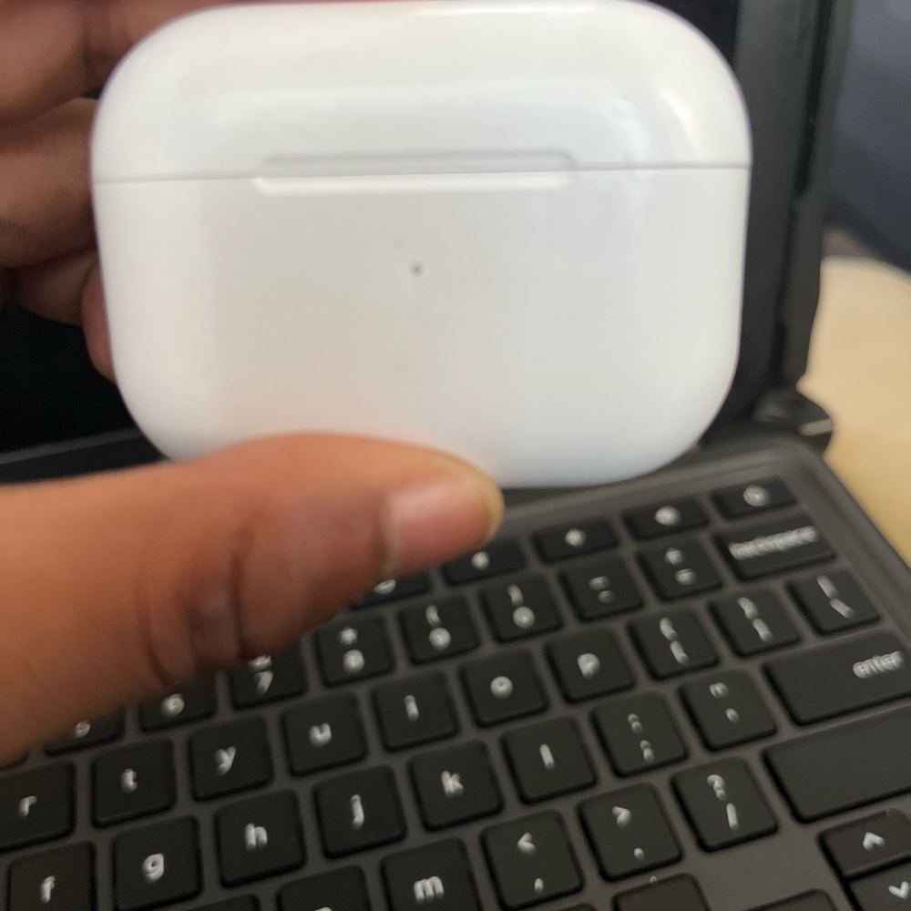 White Wireless Earbuds Case